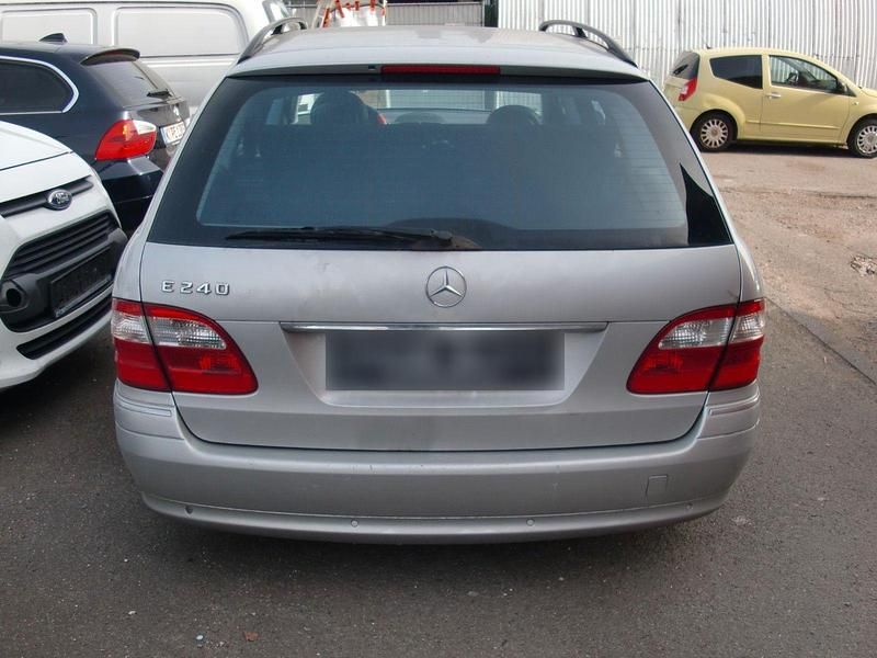 Gebraucht Mercedes E240 Avantgarde 177 PS (130 kW) 2005 Grau Kombi