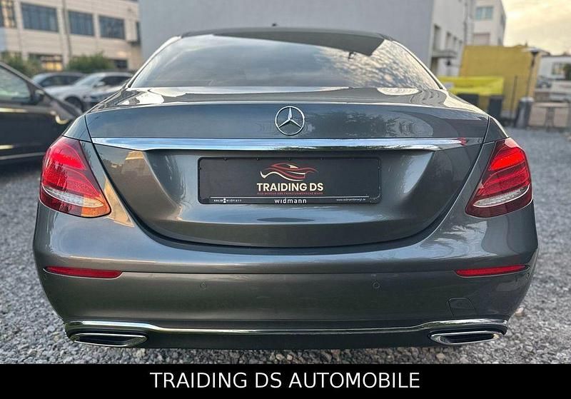 Gebraucht Mercedes E220 Avantgarde 194 PS (142 kW) 2018 Selenitgrau Limousine
