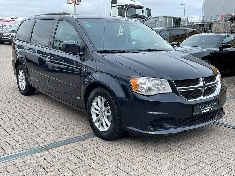 Grau Gebraucht 2014 Dodge Grand Caravan Van / Kleinbus | 13.900 € (Superpreis) - Bild 1/4