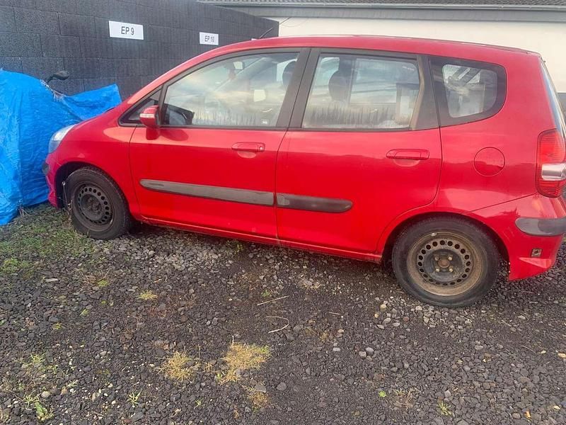 Second-hand Honda Jazz 82 CP (60 kW) 2006 Roșu Hatchback