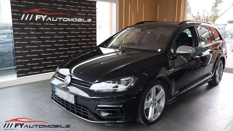 Gebraucht VW Golf VIII R 300 PS (220 kW) 2020 Deep black perleffekt Kombi
