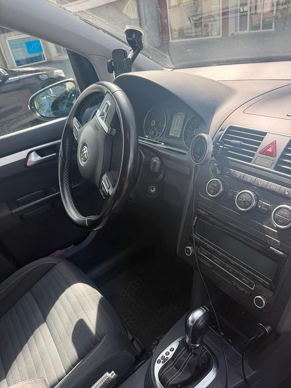 Gebraucht VW Touran Cup 105 PS (77 kW) 2014 Grau Van / Kleinbus