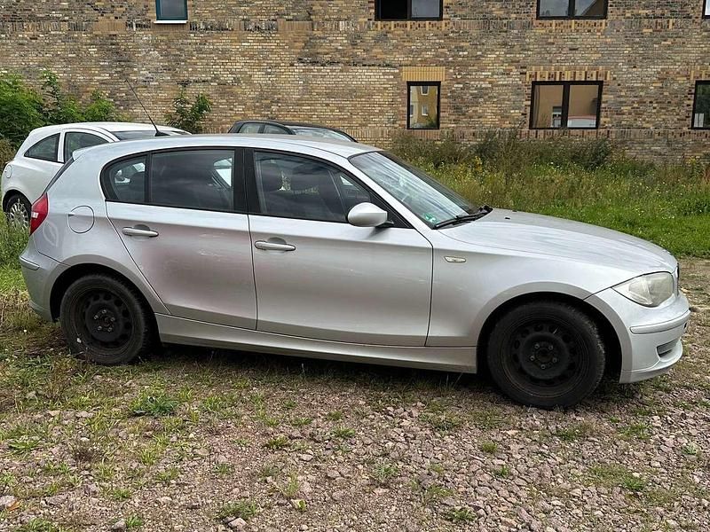 Second-hand BMW 116 122 CP (89 kW) 2009 Argintiu Hatchback
