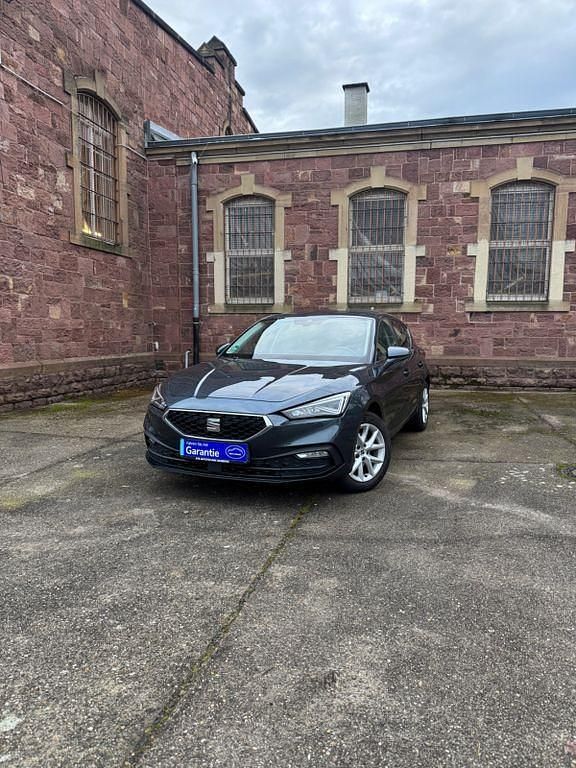 Grau Gebraucht 2020 Seat Leon Style Limousine | 14.900 € (Fairer Preis) - Bild 1/4