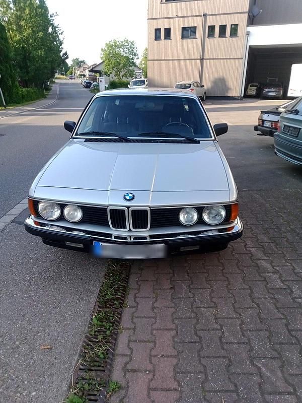 Silber Gebraucht 1986 BMW 732 Limousine | 17.000 € - Bild 1/4