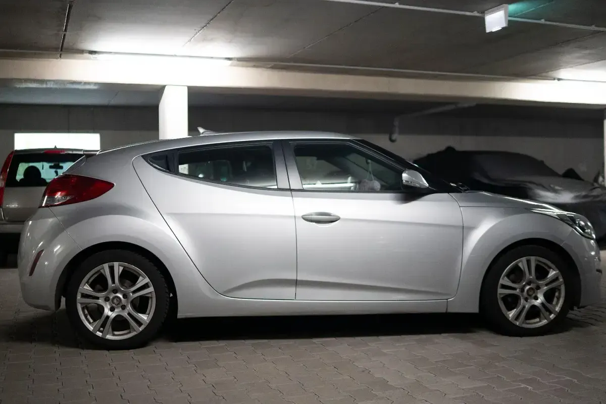 Gebraucht Hyundai Veloster 140 PS (102 kW) 2012 Silber Kleinwagen