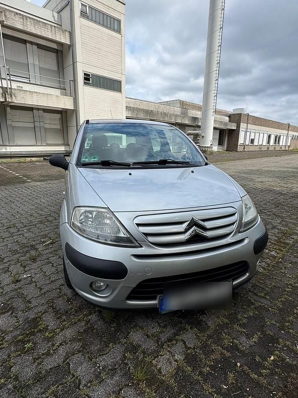 Silber Gebraucht 2009 Citroën C3 Limousine | 1.699 € (Fairer Preis) - Bild 1/4