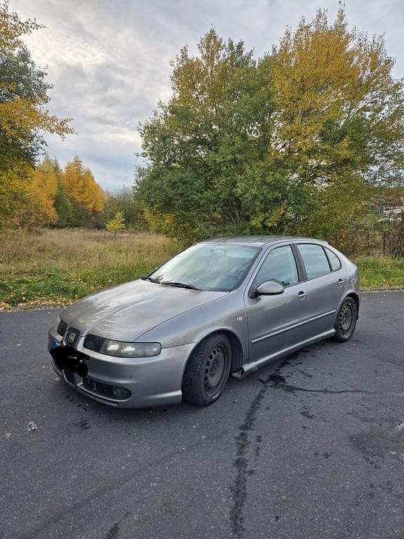 Grau Gebraucht 2005 Seat Leon Sport Limousine | 1.900 € (Guter Preis) - Bild 1/4