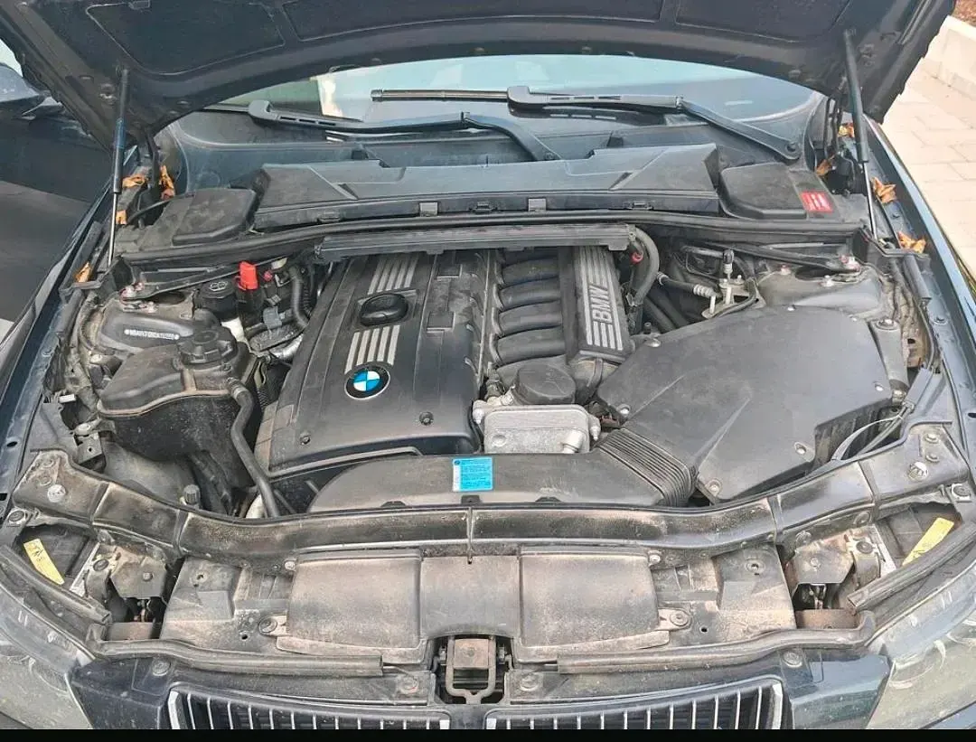 Gebraucht BMW 325 218 PS (160 kW) 2008 Schwarz Kombi