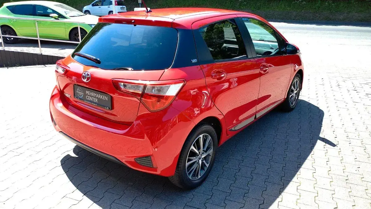 Gebraucht Toyota Yaris Club 111 PS (81 kW) 2019 Rot Kleinwagen