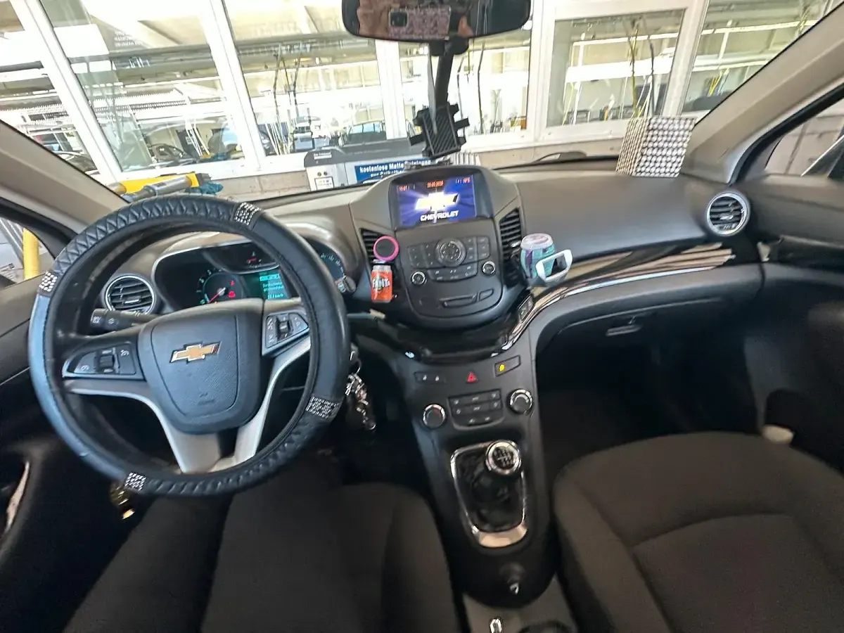 Gebraucht Chevrolet Orlando 140 PS (102 kW) 2011 Schwarz Van / Kleinbus