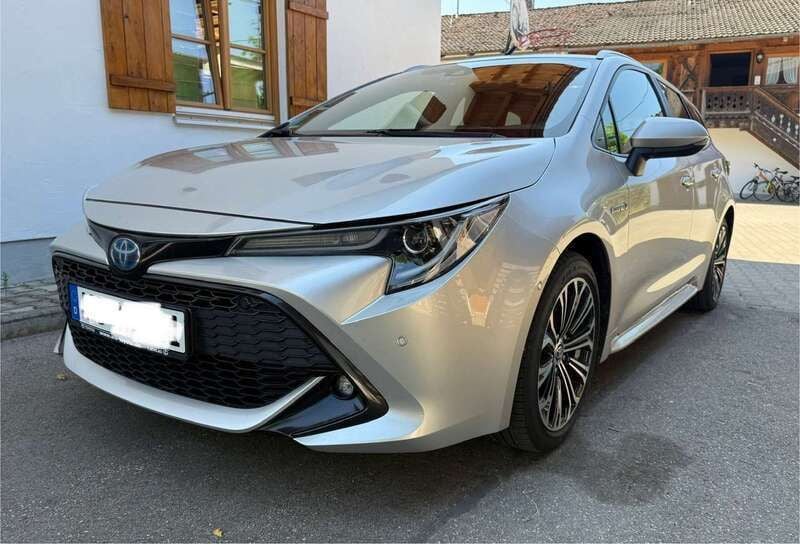 Silber Gebraucht 2020 Toyota Corolla Hybrid Team Kombi | 18.900 € (Guter Preis) - Bild 1/4