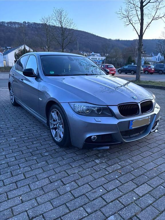 Gebraucht BMW 325 197 PS (144 kW) 2009 Grau Limousine