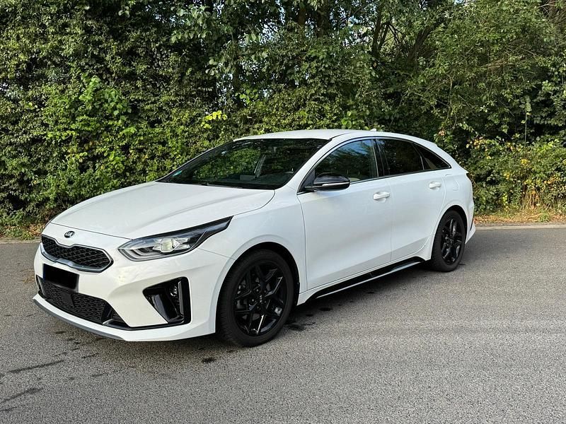 Weiß Gebraucht 2019 Kia ProCeed GT-Line Limousine | 17.500 € (Fairer Preis) - Bild 1/4