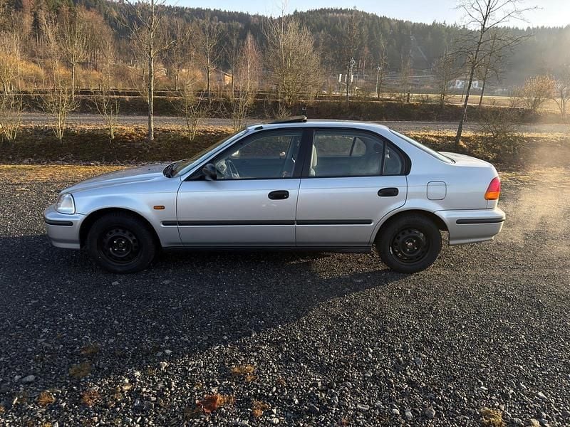 Gebraucht Honda Civic 114 PS (83 kW) 1996 Silber Limousine
