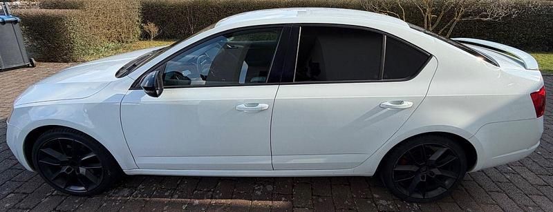 Gebraucht Skoda Octavia 184 PS (135 kW) 2016 Weiß Kleinwagen