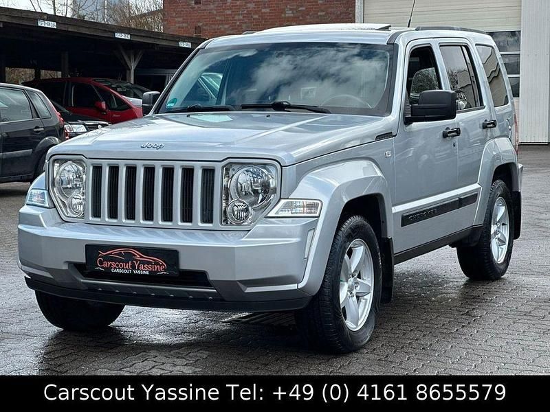 Gebraucht Jeep Cherokee Sport 177 PS (130 kW) 2012 Silber SUV