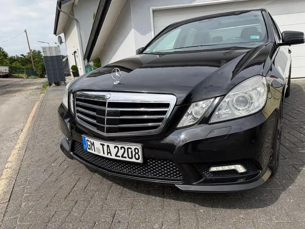 Gebraucht Mercedes E350 AMG 231 PS (169 kW) 2011 Schwarz Limousine