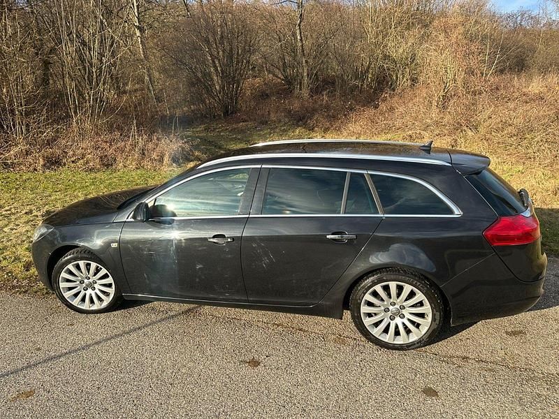 Gebraucht Opel Insignia 160 PS (117 kW) 2013 Schwarz Kombi