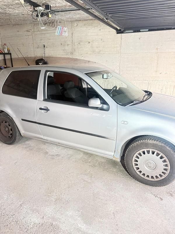 Gebraucht VW Golf IV 104 PS (76 kW) 2002 Silber Kleinwagen