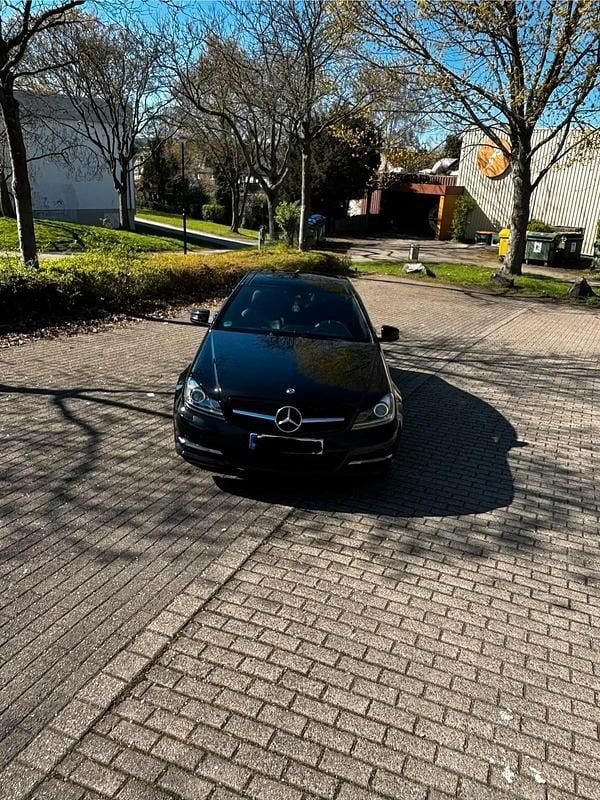 Gebraucht Mercedes C220 AMG line 163 PS (119 kW) 2011 Schwarz Coupé