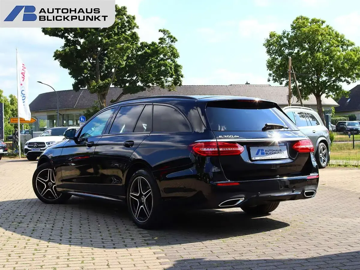 Gebraucht Mercedes E300 AMG 306 PS (225 kW) 2022 Schwarz Limousine