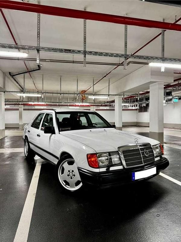 Gebraucht Mercedes E260 160 PS (117 kW) 1988 Weiß Limousine
