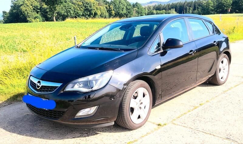 Schwarz Gebraucht 2010 Opel Astra Limousine | 3.800 € (Superpreis) - Bild 1/4