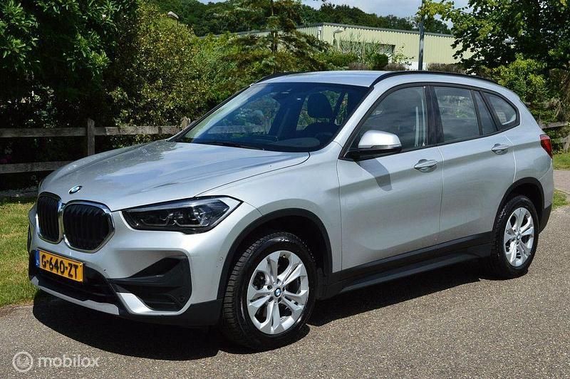 Grau Gebraucht 2020 BMW X1 SUV | 15.250 € (Teuer) - Bild 1/4