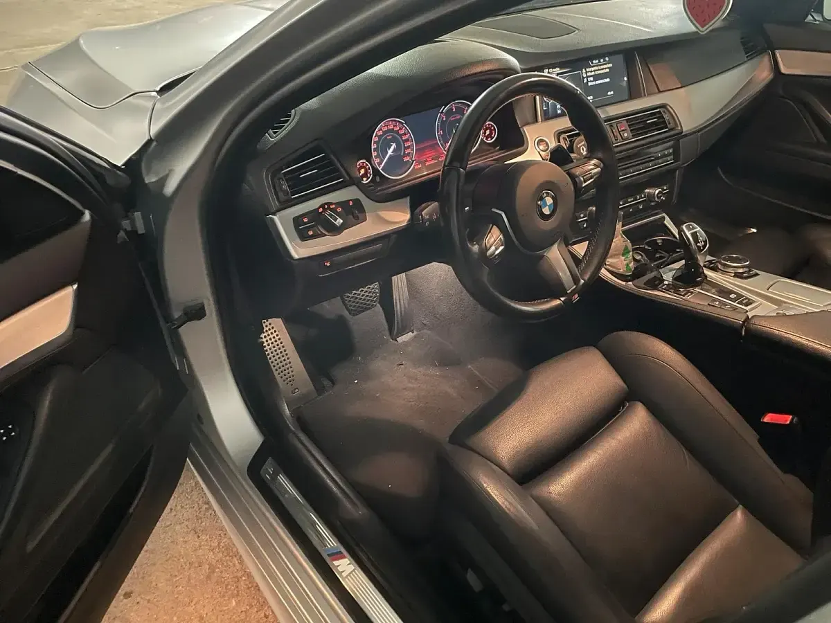 Gebraucht BMW 530 258 PS (189 kW) 2015 Silber Kombi