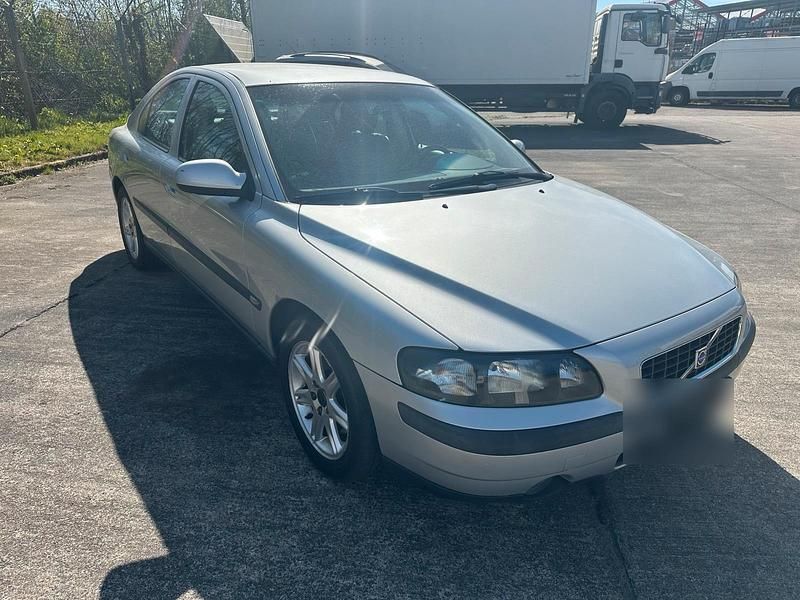 Second-hand Volvo S60 140 CP (102 kW) 2002 Argintiu Berlinǎ