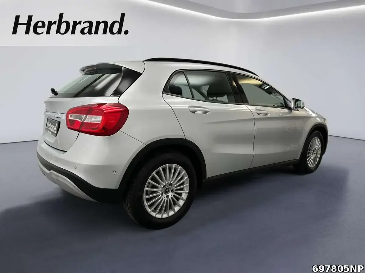 Gebraucht Mercedes GLA180 Business 122 PS (89 kW) 2019 Iridiumsilber metallic SUV
