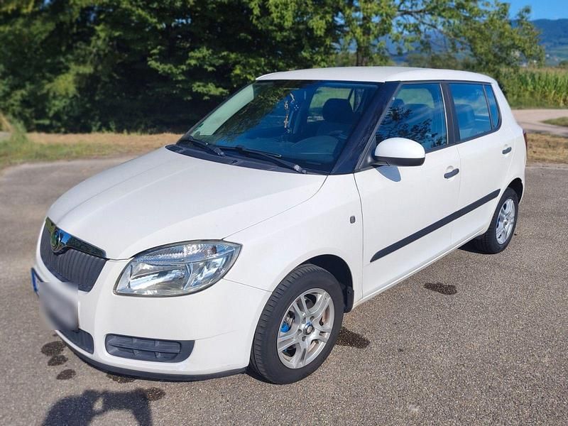 Weiß Gebraucht 2010 Skoda Fabia Cool Edition Kleinwagen | 2.150 € (Guter Preis) - Bild 1/4
