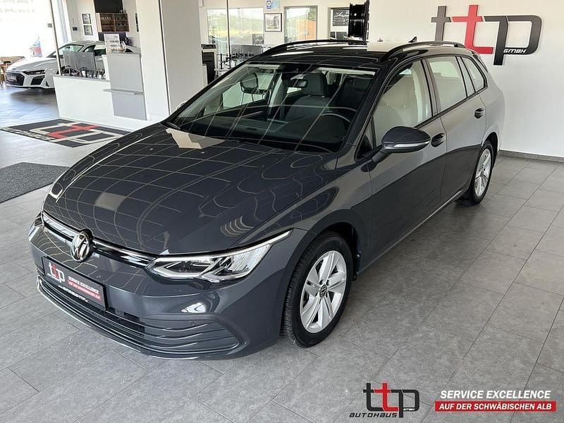 Uranograu Gebraucht 2023 VW Golf VIII Life Kombi | 22.390 € (Superpreis) - Bild 1/4