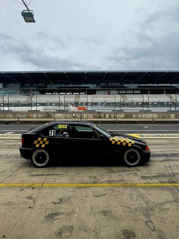 Schwarz Gebraucht 1998 BMW 323 Compact M Sport Kleinwagen | 14.200 € - Bild 1/4