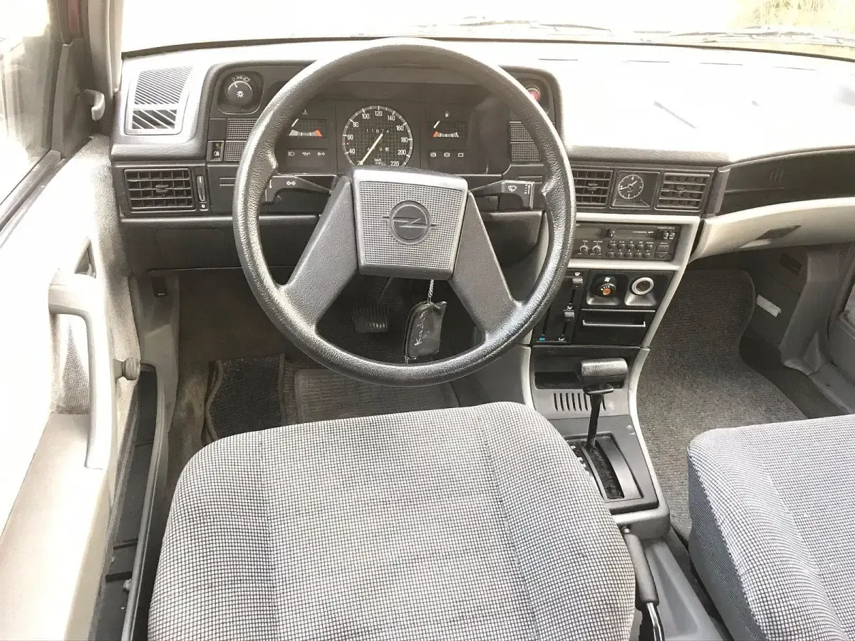 Gebraucht Opel Kadett 75 PS (55 kW) 1988 Rot Kleinwagen