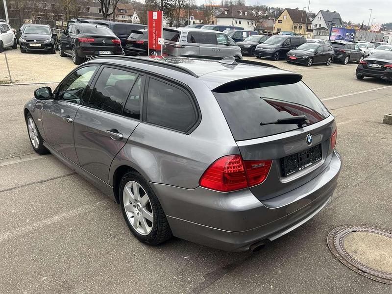 Gebraucht BMW 318 143 PS (105 kW) 2012 Spacegrau metallic Kombi