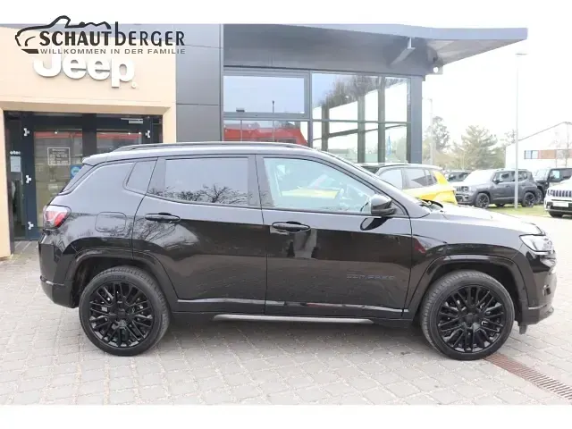 Gebraucht Jeep Compass 131 PS (96 kW) 2024 Schwarz SUV
