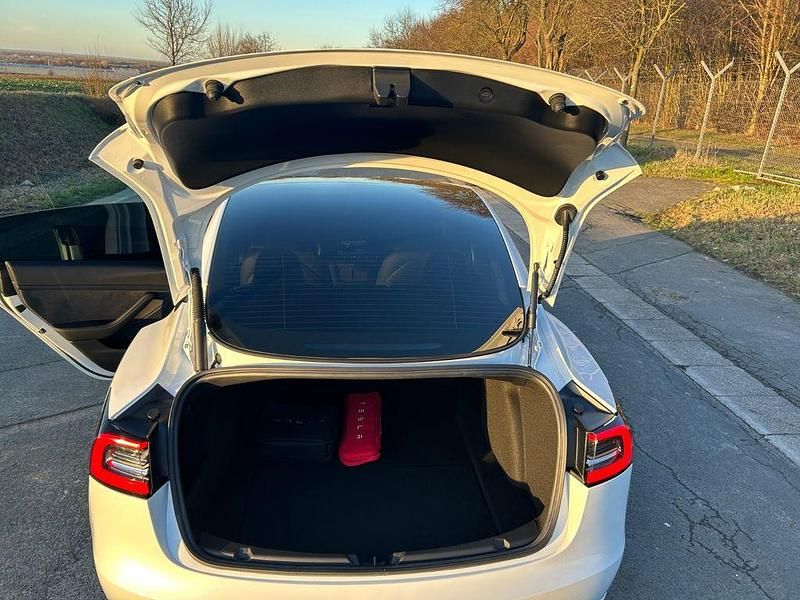 Gebraucht Tesla Model 3 RWD 208 kW (283 PS) 2022 Weiß Limousine