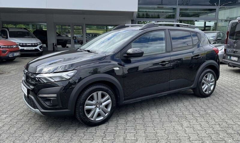 676 perlmuttschwarz Gebraucht 2021 Dacia Sandero Comfort Kleinwagen | 14.940 € (Etwas zu teuer) - Bild 1/4