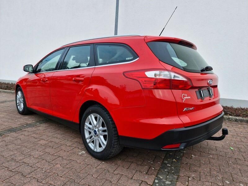 Gebraucht Ford Focus Titanium 163 PS (119 kW) 2013 Rot Kombi