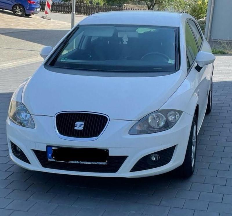 Weiß Gebraucht 2010 Seat Leon Limousine | 3.330 € (Fairer Preis) - Bild 1/2