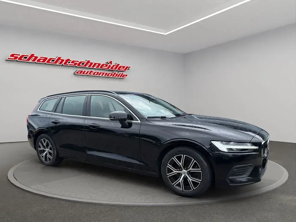 Gebraucht Volvo V60 Core 197 PS (144 kW) 2023 Schwarz Kombi