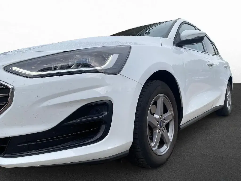 Używany Ford Focus Titanium 125 KM (91 kW) 2023 Biały Sedan/Limuzyna