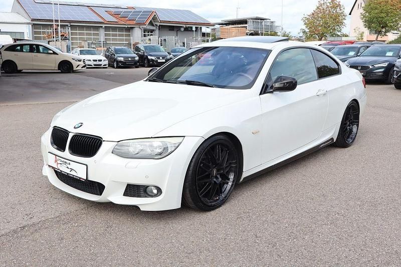 Weiß Gebraucht 2010 BMW 330 M Sport Coupé | 14.999 € (Etwas zu teuer) - Bild 1/4