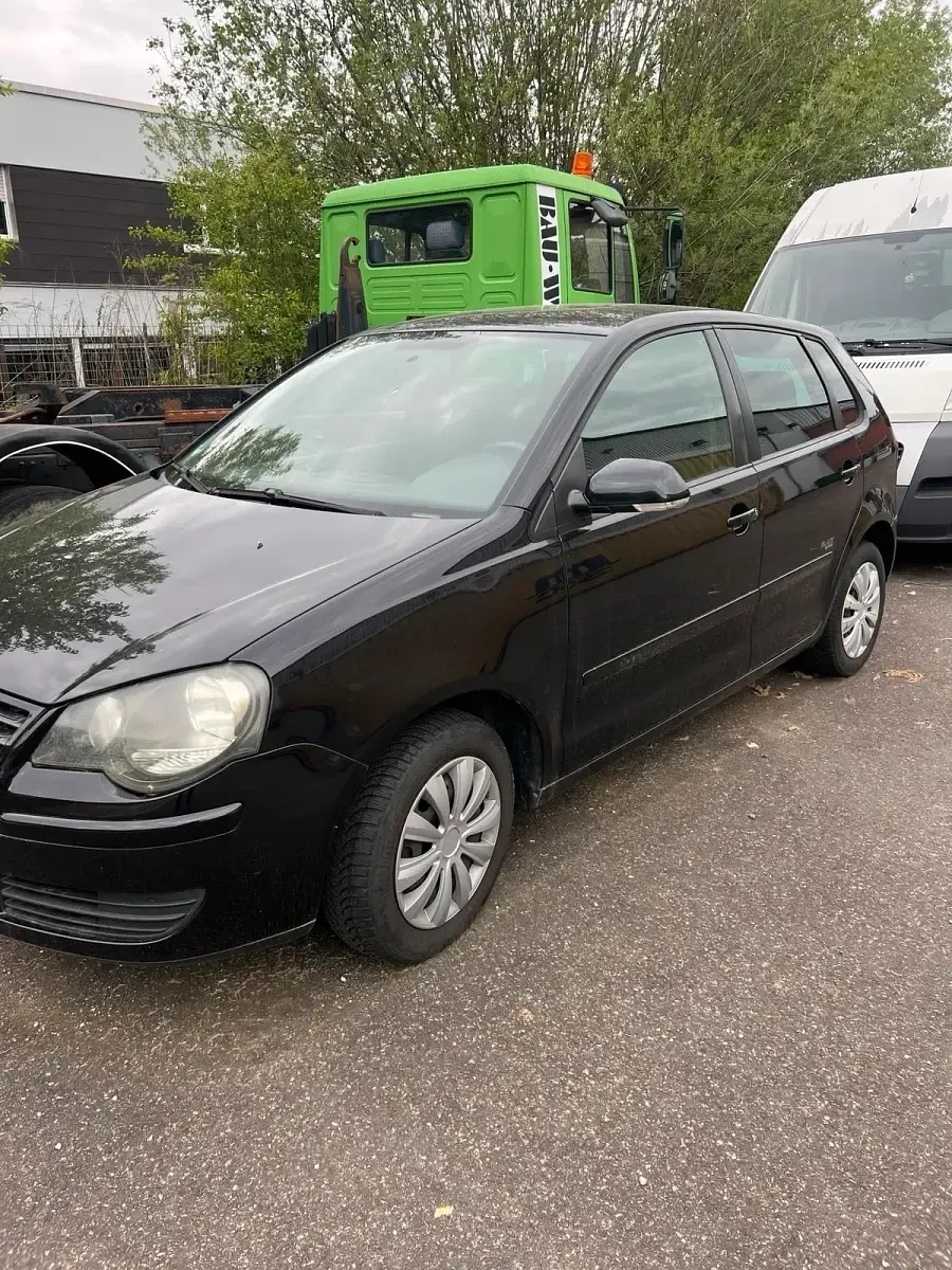 Käytetty VW Polo 70 HP (51 kW) 2009 Musta Viistoperä