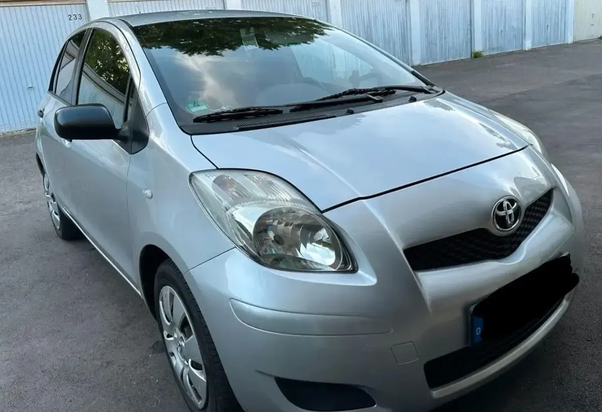 Gebraucht Toyota Yaris Cool 101 PS (74 kW) 2009 Silber Kleinwagen
