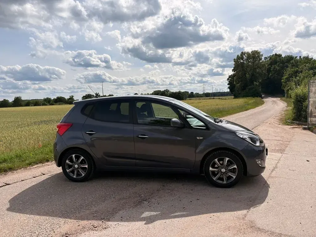 Gebraucht Hyundai ix20 Style 90 PS (66 kW) 2016 Grau Kleinwagen