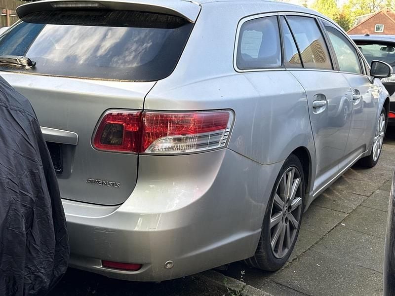 Gebraucht Toyota Avensis 150 PS (110 kW) 2011 Grau Kombi