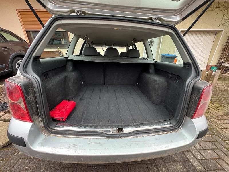 Gebraucht VW Passat 131 PS (96 kW) 2004 Silber Kombi